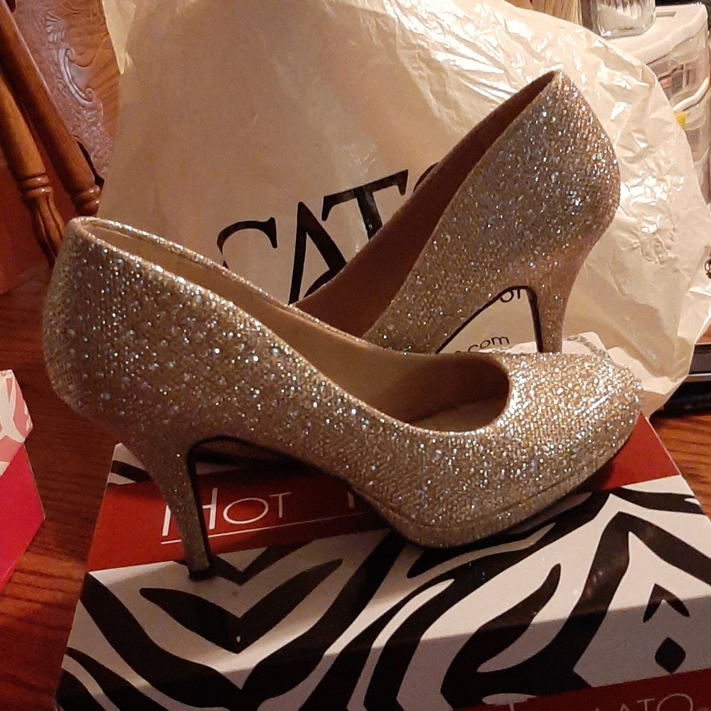Heels - Picture 2 of 5
